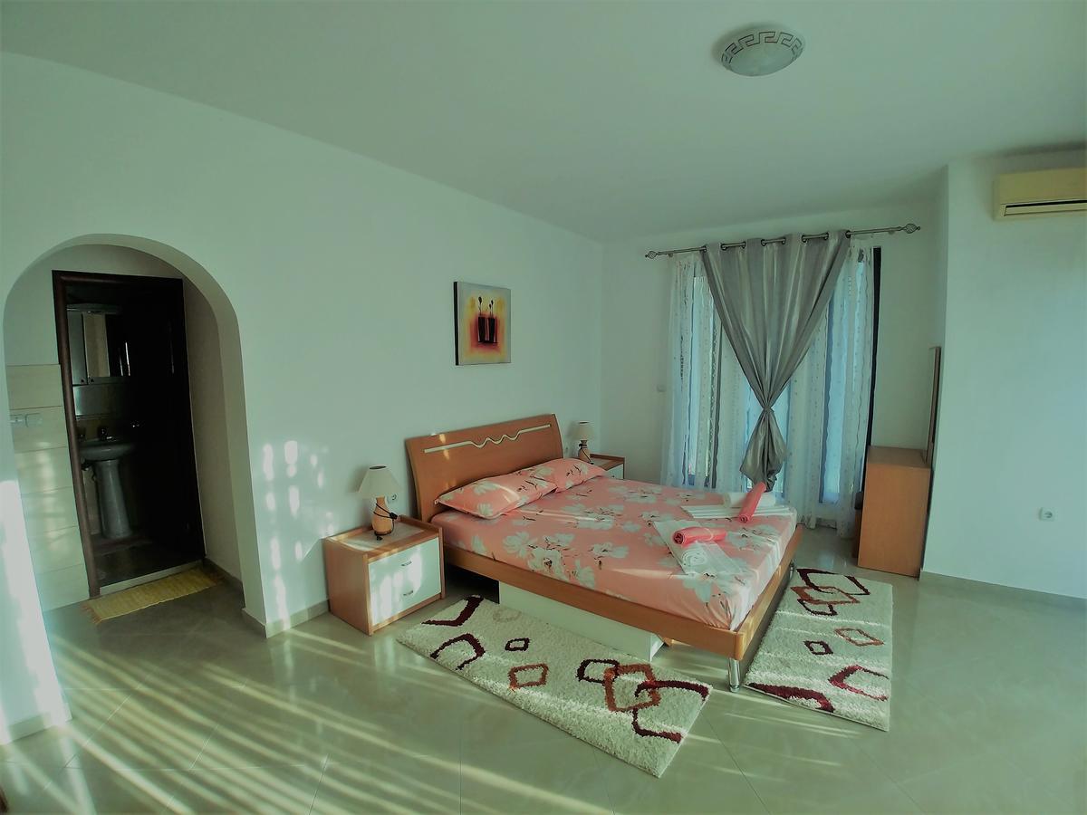 Studios M Улцинь Екстер'єр фото